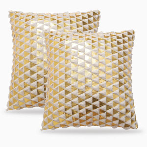 Fundas de cojín blanco y dorado.