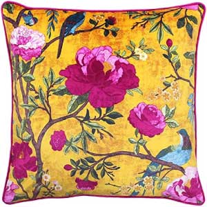 Cojines con dorado decorativos.
