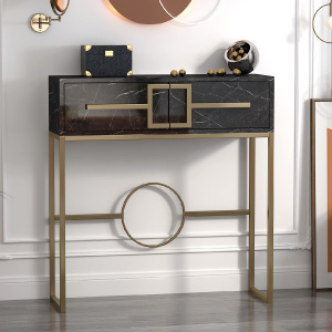 Consola de metal dorado y madera negra de estilo moderno para hall de entrada.