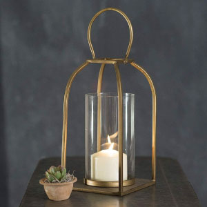 Candelabro linterna en cristal y metal dorado de diseño.
