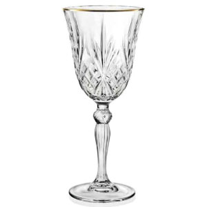 Copas de cristal labrado con filo dorado.