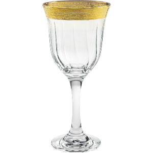 Copas de vidrio con filo dorado.