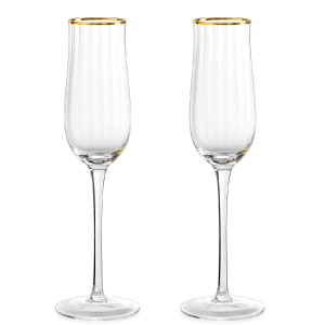 Copa dorada de cristal labrado, con filo.