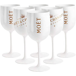 Copas Moet blancas y doradas.