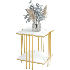 Mesa auxiliar cuadrada en metal dorado y mármol blanco.