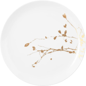 Platos blancos con borde dorado de porcelana.