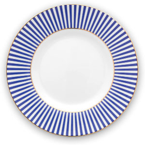 Platillo con filo dorado para postre.