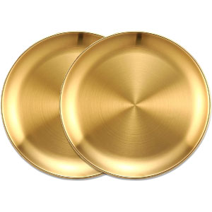 Juegos de platos blancos con motivos dorados baratos.