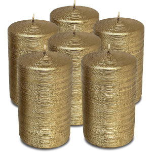 Velas doradas para decorar habitaciones románticas.