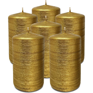 Velas doradas para decorar mesas de boda.