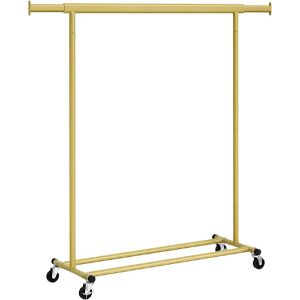 Percheros dorados para dormitorio.